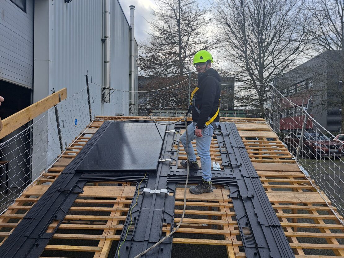 Poseur de panneaux photovoltaïques