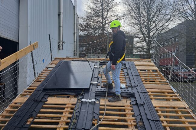 Poseur de panneaux photovoltaïques
