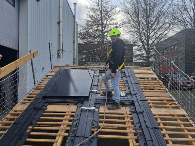 Poseur de panneaux photovoltaïques